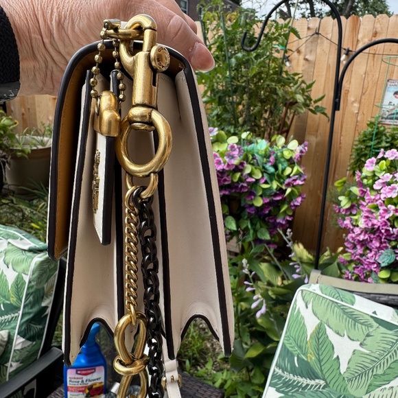 Riley Top Handle 22 With Floral Applique - NWT - Picture 5 of 16